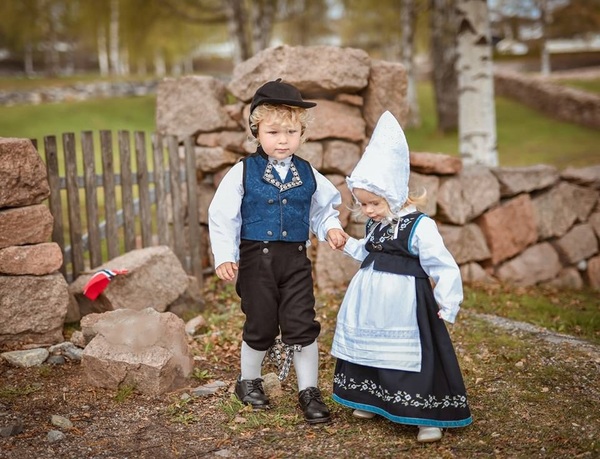 Festdrakt "søsken" Jente og Gutt