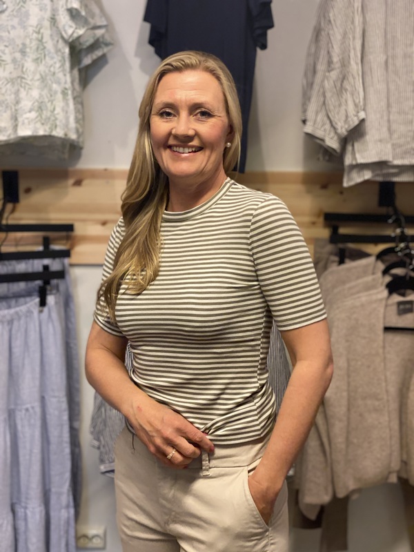 Fenja Stripe SS Topp VETIVER - Soft Rebels