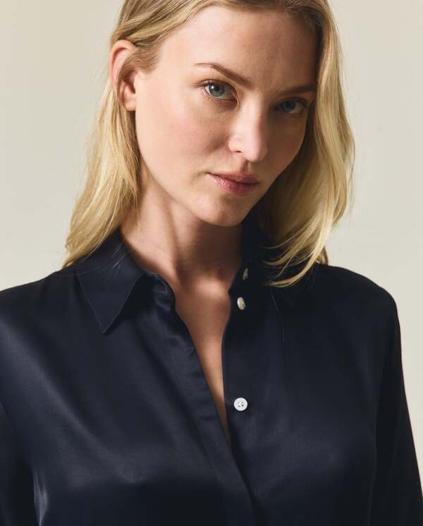 Maxilang satengkjole MØRKEBLÅ - Lexington