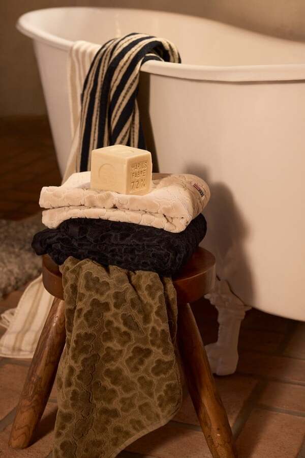 Velour jacquard håmdkle med bladmønster, beige Lt Beige - Lexington